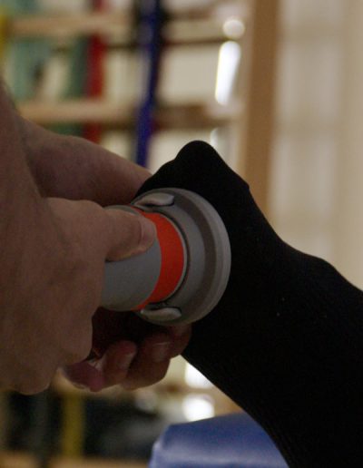 fisioterapia-su-pianta-piede-di-atleta